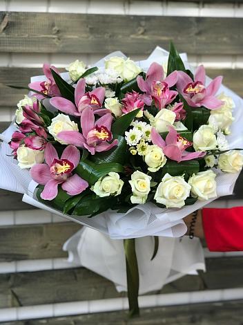 Букет цветов из: Розы и Хризантемы в Карымском