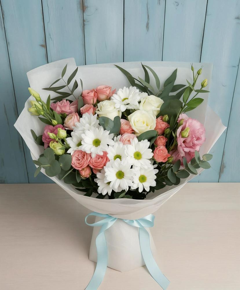 Букет цветов из: Розы, Лизиантусы и Хризантемы в Карымском