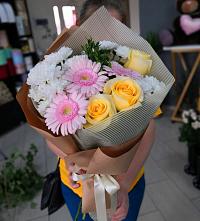 Букет цветов из:  Герберы, Розы и Хризантемы в Карымском