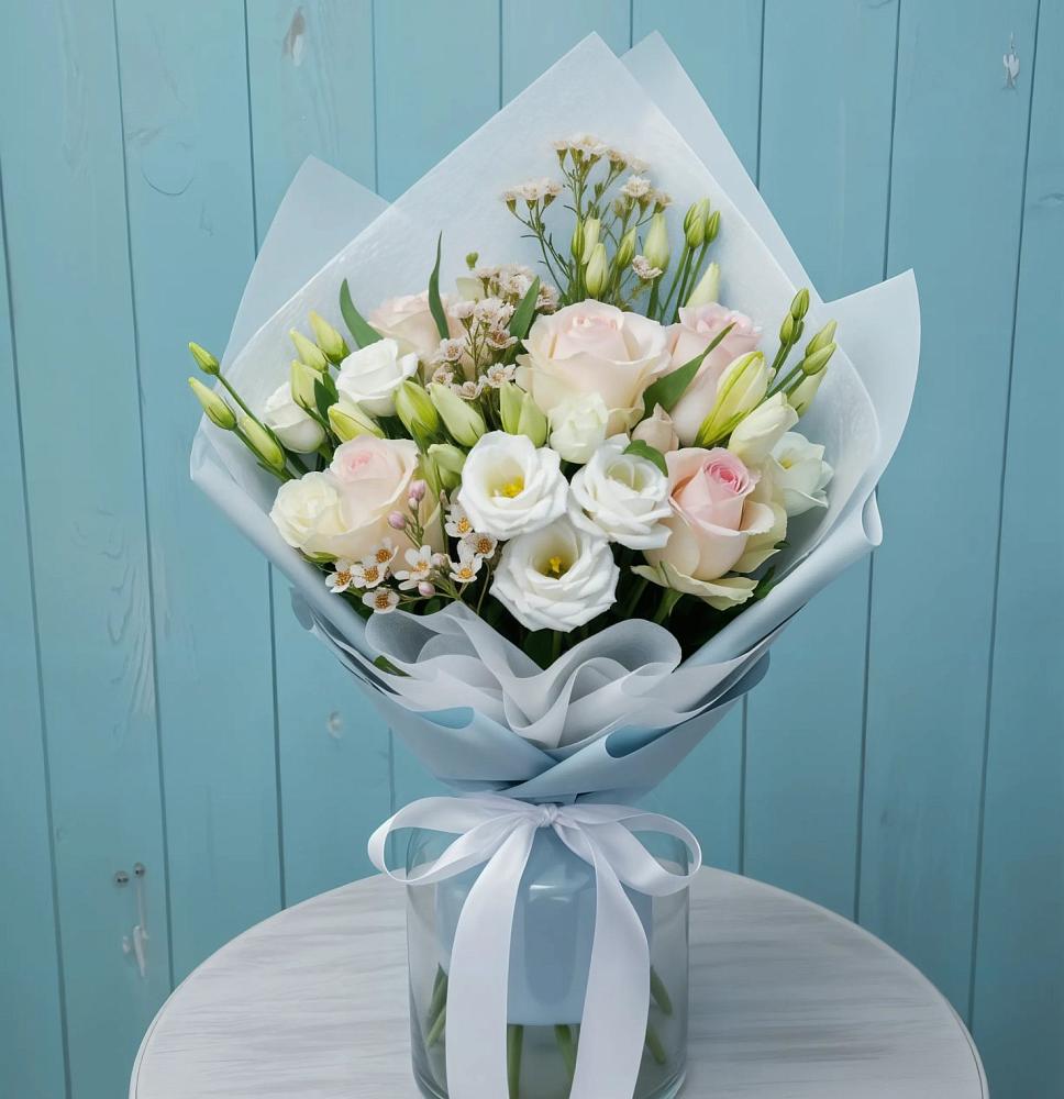 Букет цветов из: Розы и Лизиантусы в Карымском