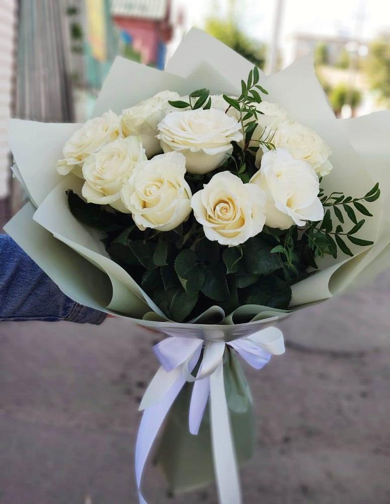 Букет Белые розы Проуд в Карымском