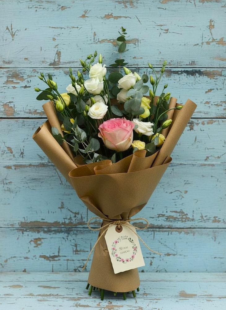 Букет цветов из: Розы и Лизиантусы в Карымском