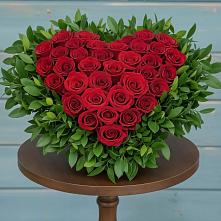 Цветочная композиция из Розы в виде сердца в Карымском