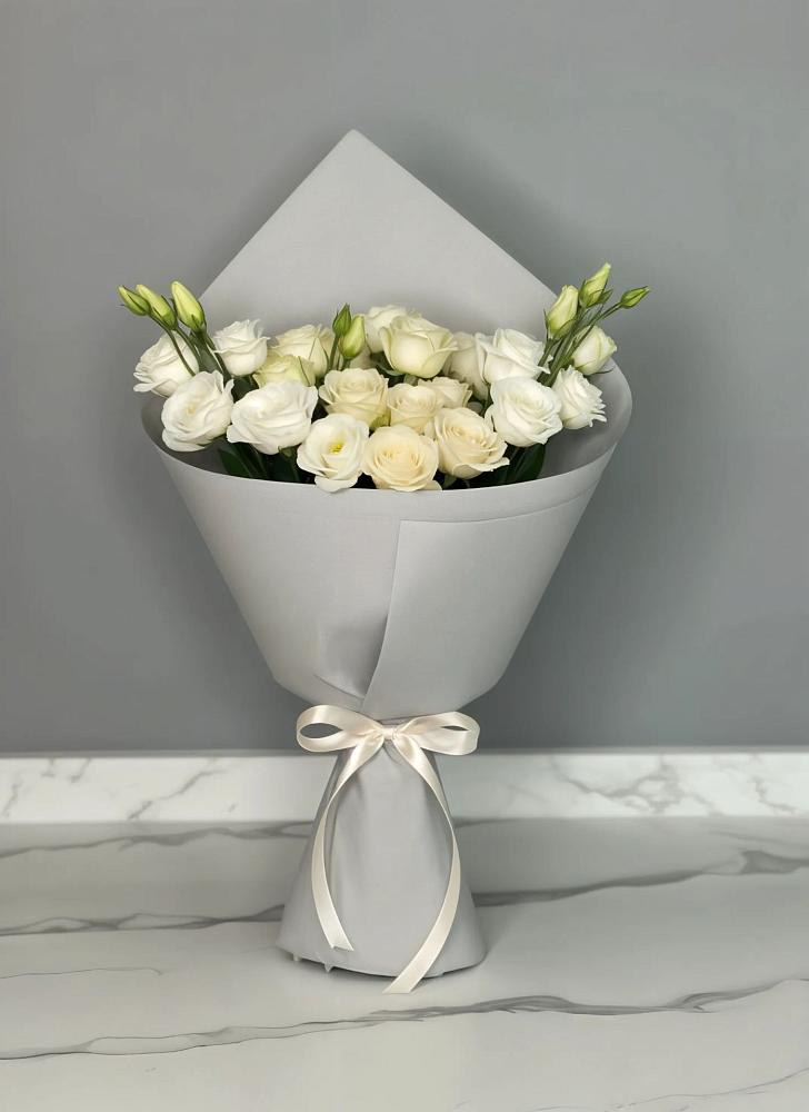 Букет цветов из: Розы и Лизиантусы в Карымском