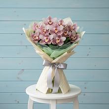 Букет цветов из:  Орхидеи и Розы #REPLACE_PRED# Карымском