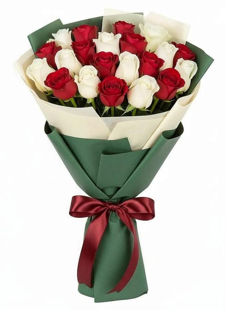 Букет Микс из красных и белых роз в Карымском