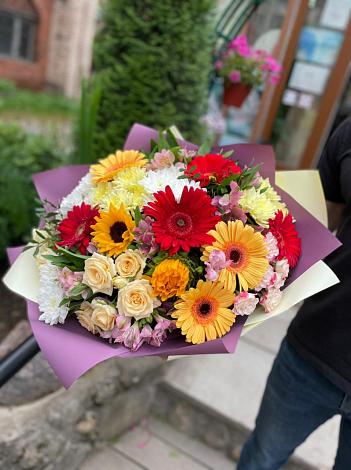 Букет цветов из: Герберы, Ромашки, Хризантемы, Розы и Подсолнухи в Карымском