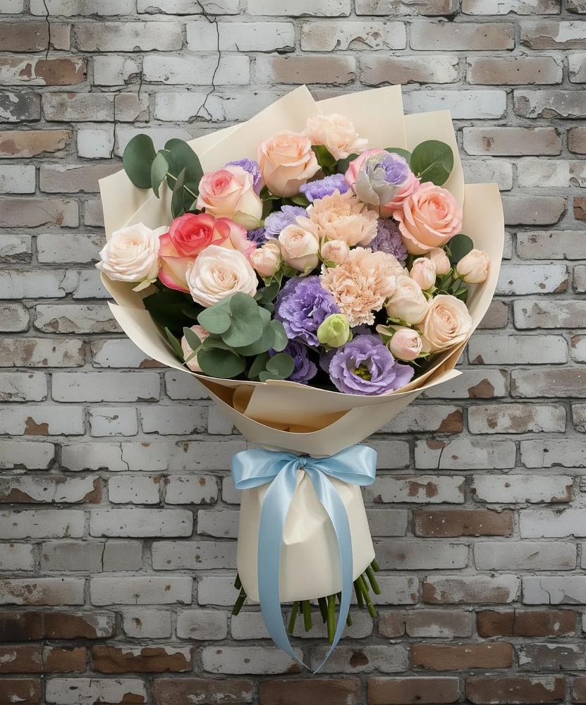 Букет цветов из: Розы, Лизиантусы и Гвоздики в Карымском