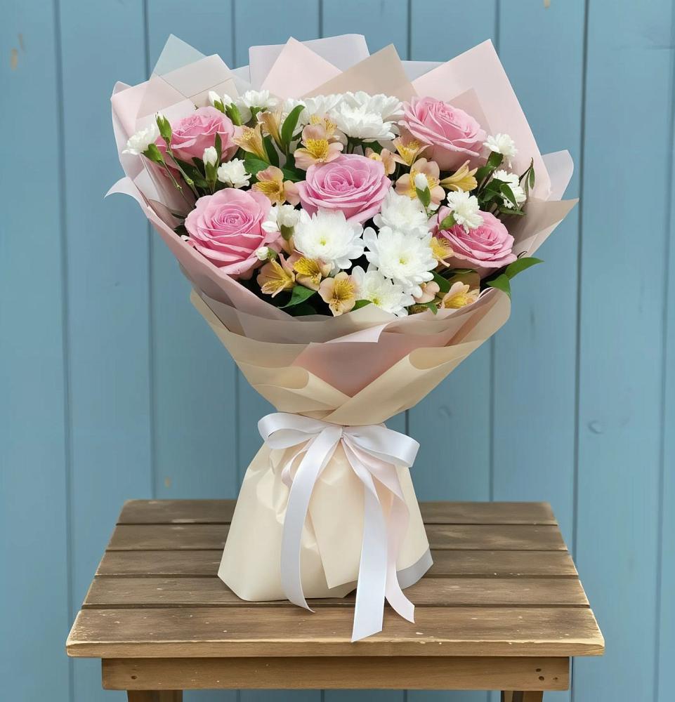 Букет цветов из: Гвоздики, Орхидеи и Розы в Карымском