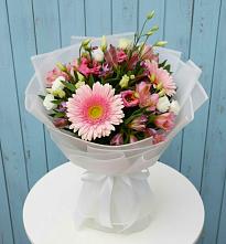Букет цветов из:  Герберы, Альстромерии и Лизиантусы #REPLACE_PRED# Карымском