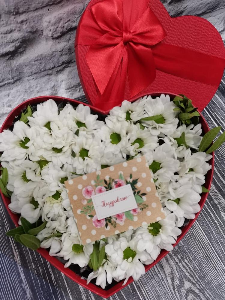 Цветочная композиция из Хризантемы в виде сердца в Карымском