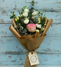 Букет цветов из:  Розы и Лизиантусы в Карымском