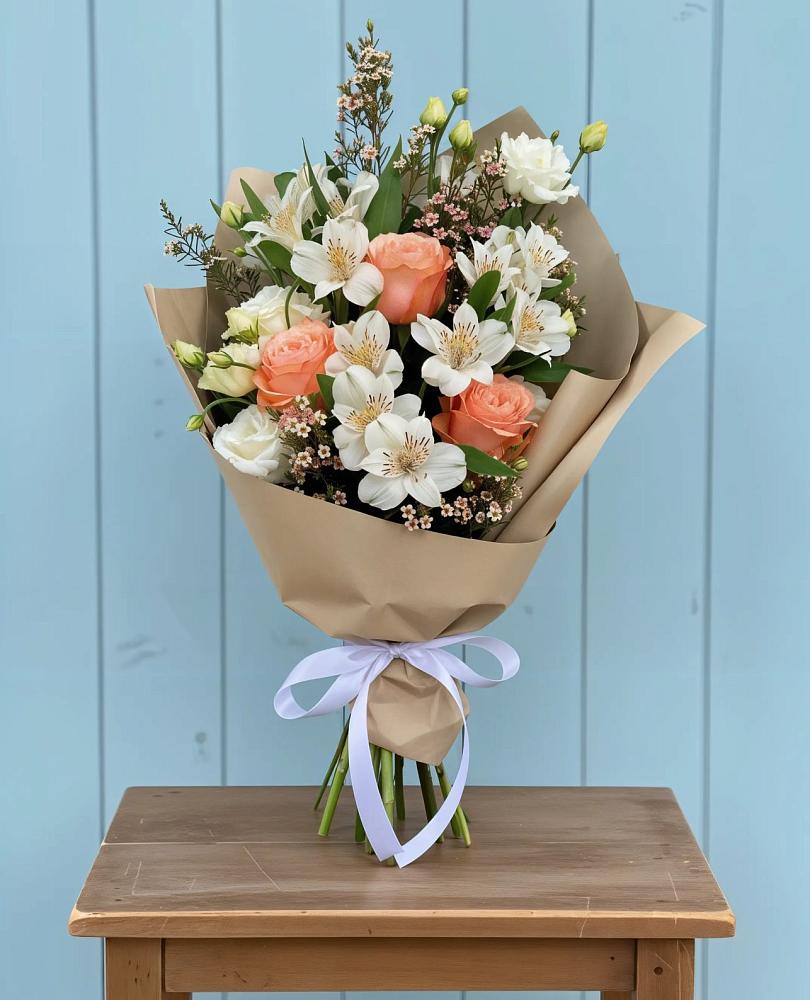 Букет цветов из: Альстромерии, Лизиантусы, Розы и Хризантемы в Карымском