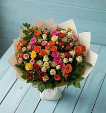 Букет Микс из разноцветных кустовых роз в Карымском