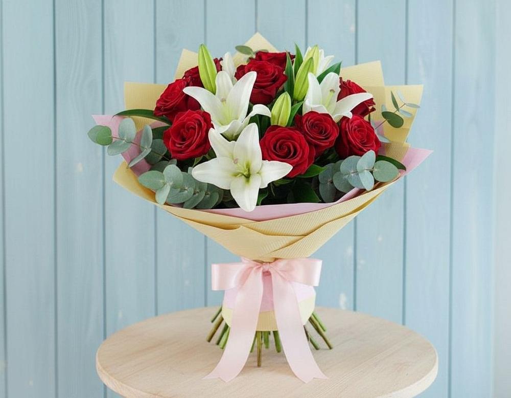 Букет цветов из: Лилии и Розы в Карымском